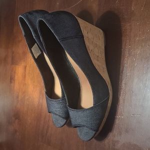 Tom's dark denim wedges